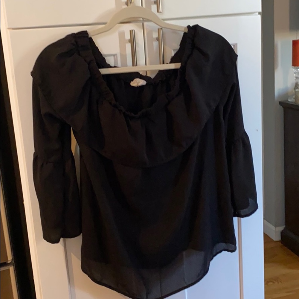 3/$20 bundle! Off the should black  top size M
